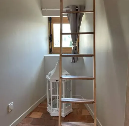 L'echauguette Du Mont Glonne