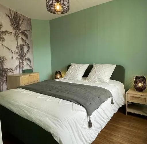 L'echauguette Du Mont Glonne *